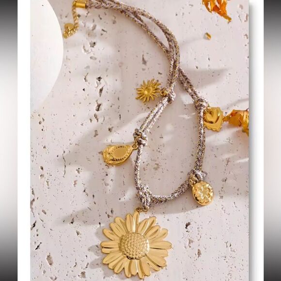 Boho Rope Chain Daisy Charm Necklace – Artistic, Light, and Beautifully Unique - Picture 5 of 13